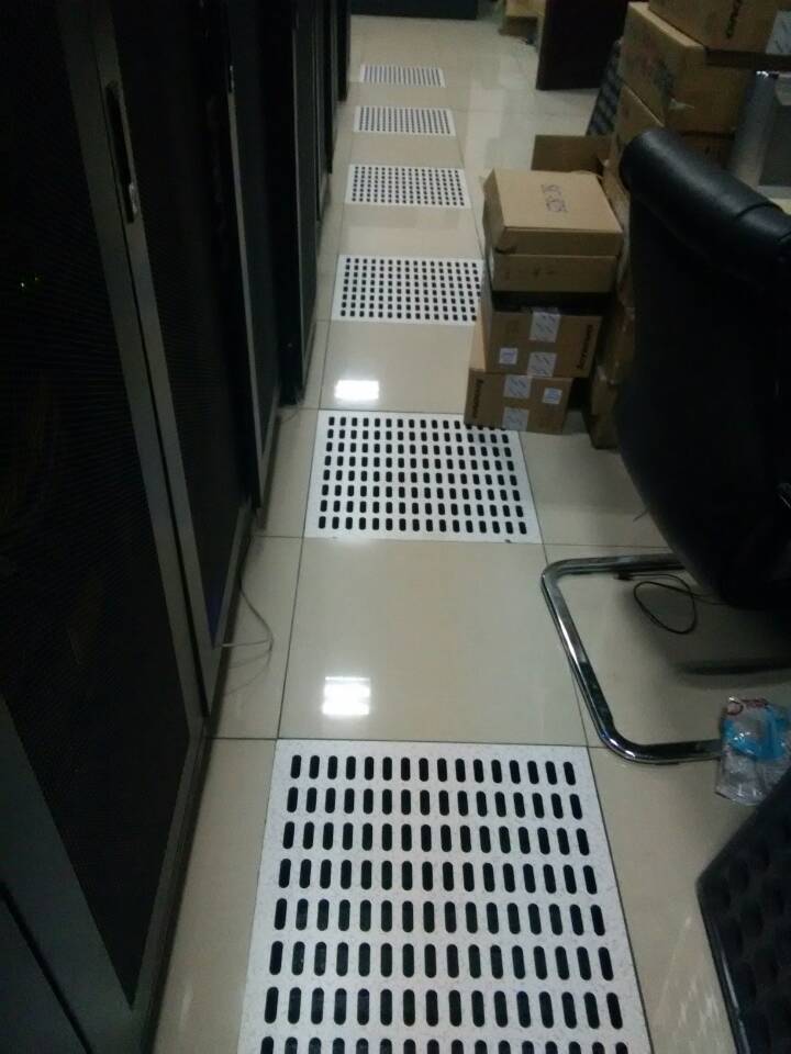 ���̰���